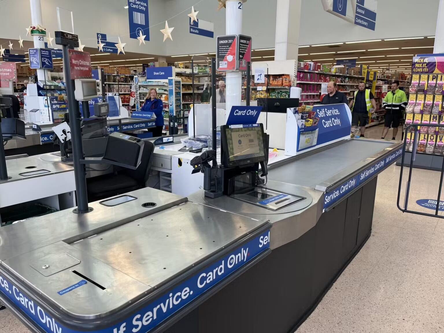 Zv44QbVsGrYSwUsi TescoAuntSally
